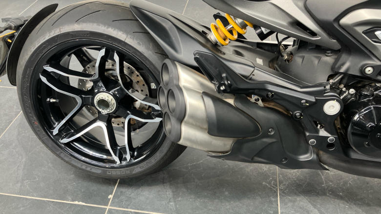 Ducati X Diavel V4 Burning Red (25MY)